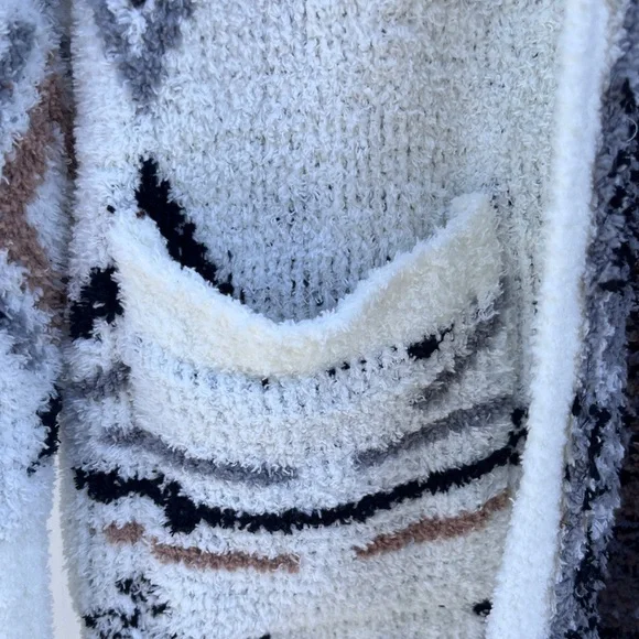 Super soft fuzzy cardigan - Picture 2 of 5